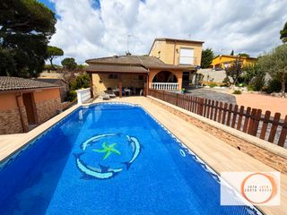 Casa a La Goba. Casa de 6 habitaciones y 3 baños con piscina en la goba