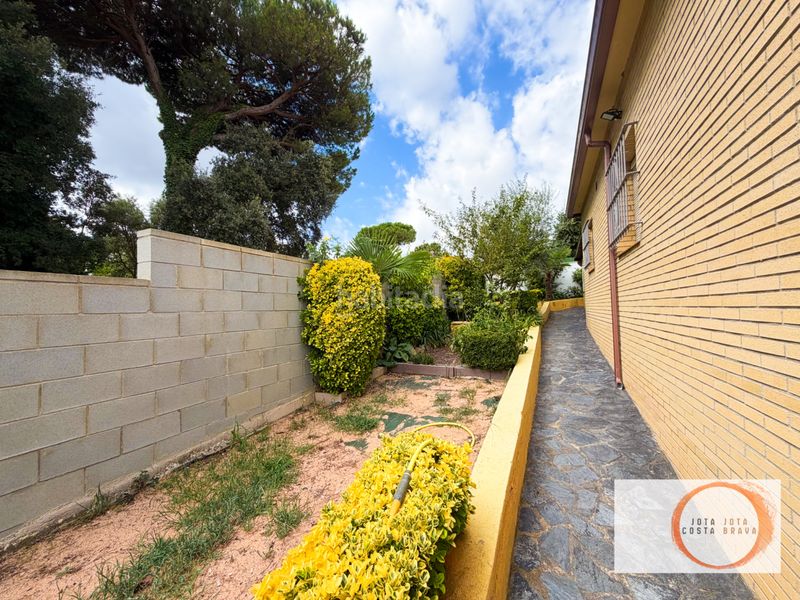 Foto b19527ca-f1e4-478d-aef0-d3dd96c037b7. Casa amb xemeneia calefacció piscina a La Goba Vidreres