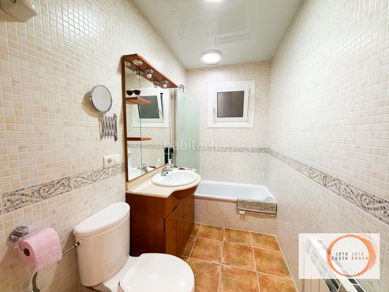 Foto bffe9b13-febf-4ad7-94de-0a818e74f975. Casa amb xemeneia calefacció piscina a La Goba Vidreres