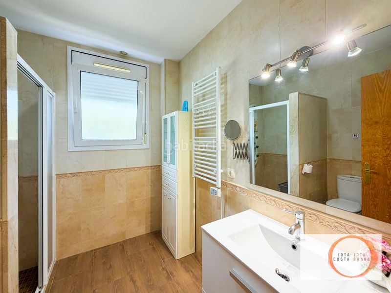 Foto c24d2552-4d49-4598-b6b3-fb2508624676. Casa amb xemeneia calefacció piscina a La Goba Vidreres