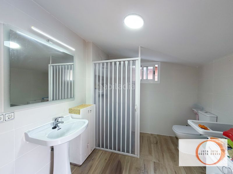 Foto cc465350-1a48-4972-a7ab-0b996aa23359. Casa amb xemeneia calefacció piscina a La Goba Vidreres
