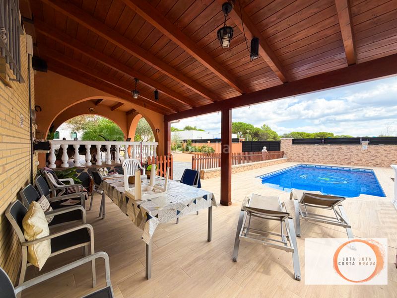 Foto e3c60421-868f-4b86-bf99-da54512dac97. Casa amb xemeneia calefacció piscina a La Goba Vidreres