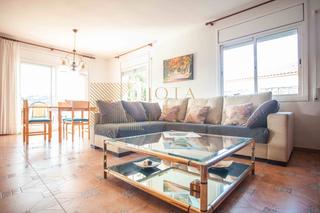 Casa a Lloret Residencial - Montlloret. Casa de 4 habitaciones y garaje muy soleada en lloret residencia