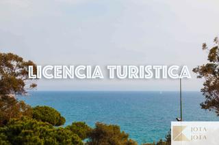 Casa a Carrer de josep tarradellas 26. Casa en primera lnea de mar con licencia turstica de 6 habitac
