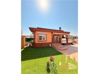 Chalet  Poligono diseminados (p-66). Chalet independiente en riba roja del turia