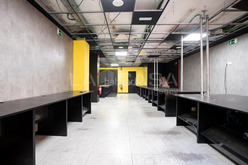 Foto 8380a403-10f7-403d-a35f-8a51e5e42802. Miete geschäftsraum in Sagrada Família Barcelona