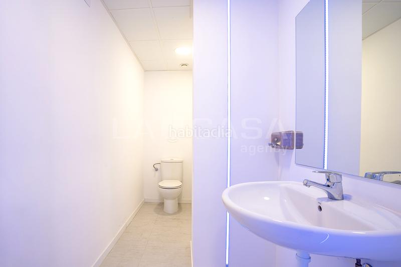 Foto c8432e04-eeb1-4fc0-a4a3-b04d14a2451f. Affitto locale commerciale in Sagrada Família Barcelona