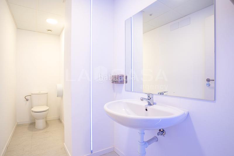 Foto f41dd75a-9333-4ce9-ab9e-6df47cb7f22e. Affitto locale commerciale in Sagrada Família Barcelona