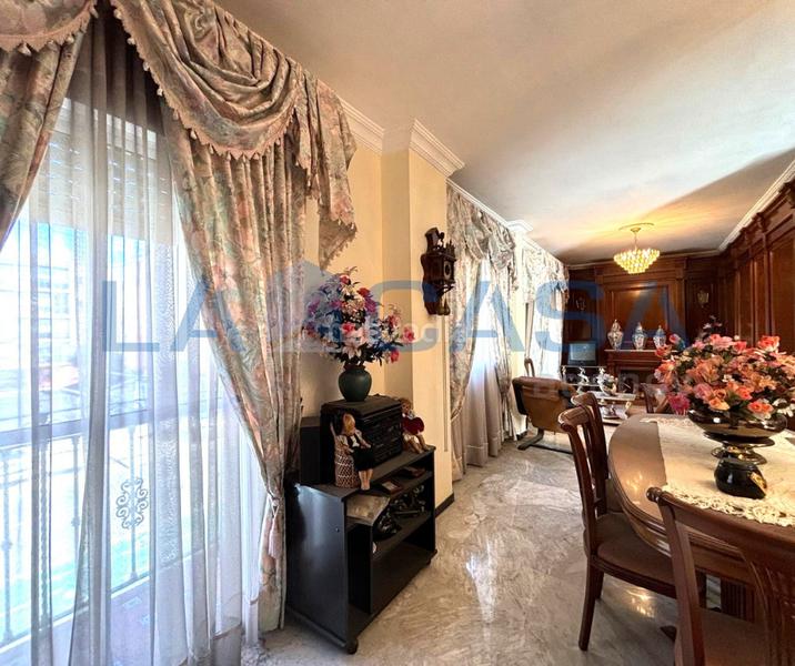 Foto 8f1ae45e-dc1f-4737-9111-4823133253c5. House with parking in San Carlos - San José Sevilla