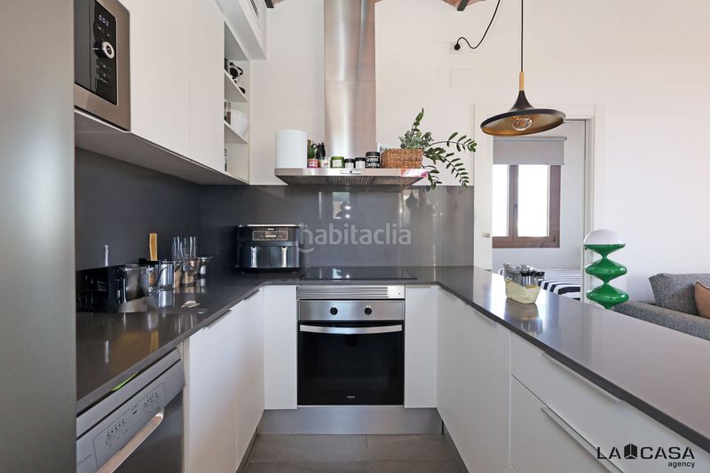 Foto ecc0335b-d8bd-46d4-b1b5-79902de2e1ce. Àtic a Sant Antoni Barcelona