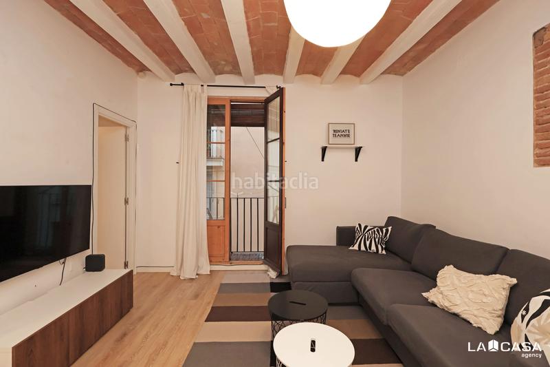 Foto b7cb3e41-582f-4ffe-aba9-d007a5289887. Piso en Raval Barcelona