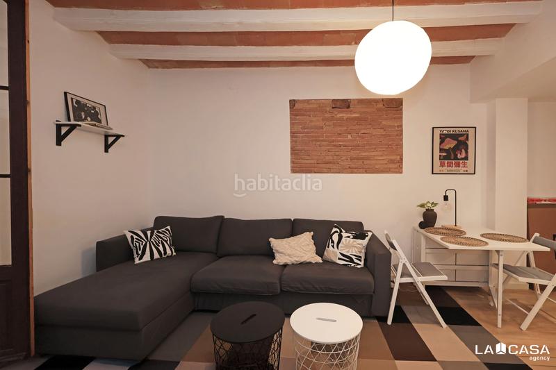 Foto eb846e0c-a2b9-4aa2-beef-f775fbee0a10. Piso en Raval Barcelona
