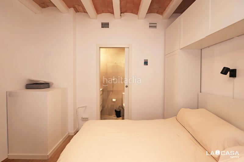 Foto fc411f31-85b6-45ab-b54a-296589fe0991. Piso en Raval Barcelona