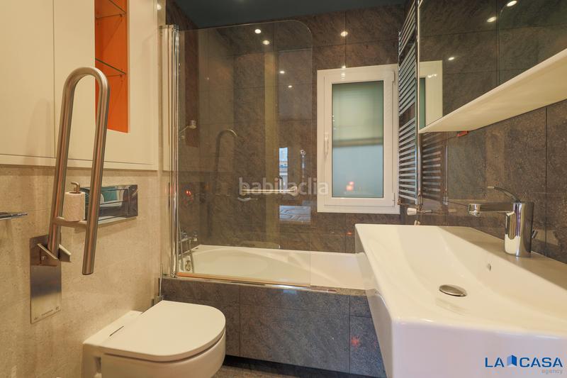 Foto e07bf495-67f6-479a-9986-cc08ff574dff. Flat with parking in La Bordeta Barcelona