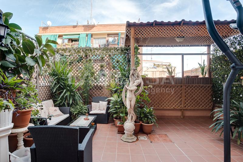 Foto 19ccb48c-35fe-4b0f-94e5-52902248e5a6. Ground floor with parking in La Salut Badalona