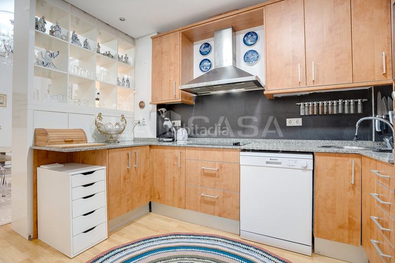 Foto a6f4ed8c-14c4-4333-965d-7243389c73c8. Ground floor with parking in La Salut Badalona