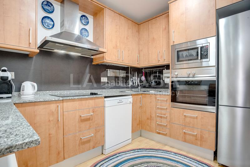 Foto d8a2e75f-39c2-4e3d-aed1-d4e88cc15549. Ground floor with parking in La Salut Badalona