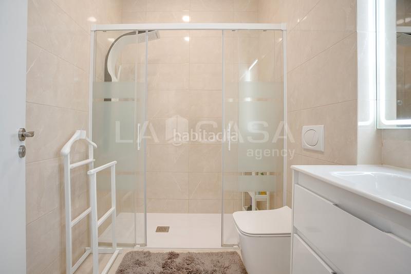 Foto 3cd4af11-298d-4551-b084-523444b56f2e. Planta baja en La Salut Badalona