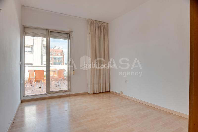 Foto 4dbf3faf-5b47-4755-bdd2-c49e38bd640a. Ático en Centre Hospitalet de Llobregat (L´)