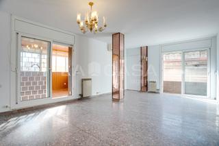 Attique  Carrer de còrsega