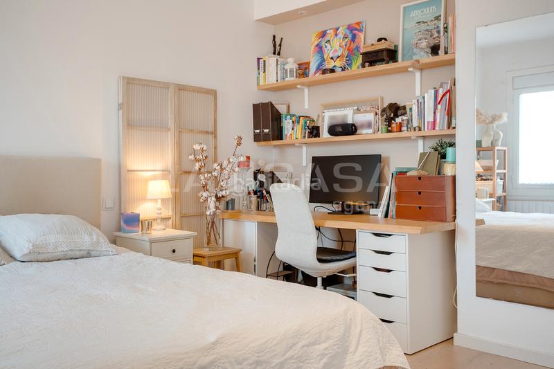 Foto d8e51af0-588a-48f6-bcba-43b9fc7583fd. Àtic a Dreta de l´Eixample Barcelona