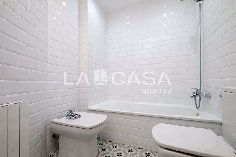 Foto 1e702474-f20a-4458-8bf0-c868dc368501. Pis a Turó de la Peira Barcelona