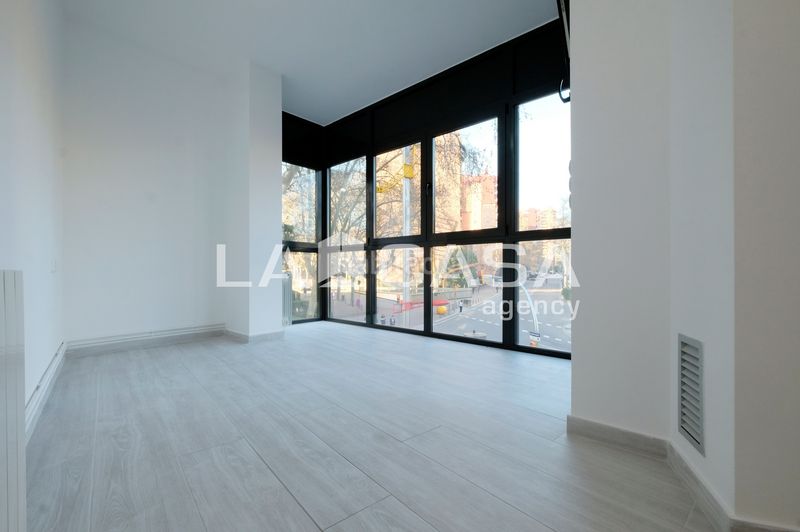 Foto 4bb0161c-95d2-4e45-a4ba-81cc76feeead. Pis a Turó de la Peira Barcelona