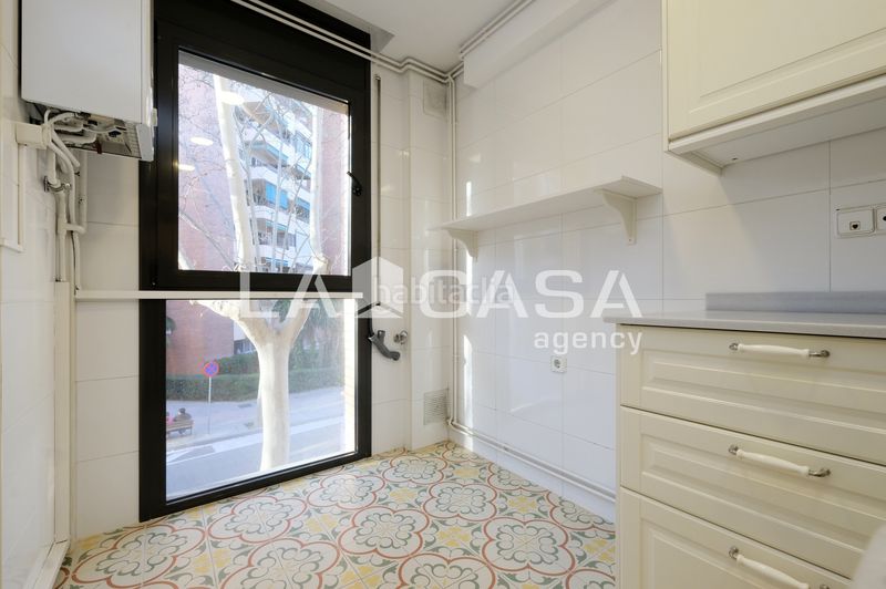 Foto b9de76a4-3de7-4e50-bdae-38b41687b15a. Pis a Turó de la Peira Barcelona