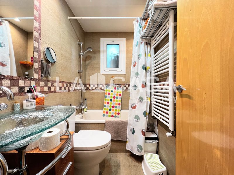 Foto 9ecf7f14-88b9-44f0-904a-9eb7d299aee3. Pis a La Salut Badalona