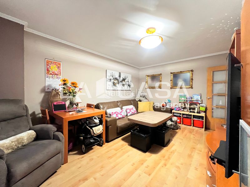 Foto c050d4b9-02d9-4c19-8fab-4df6bd6356db. Pis a La Salut Badalona