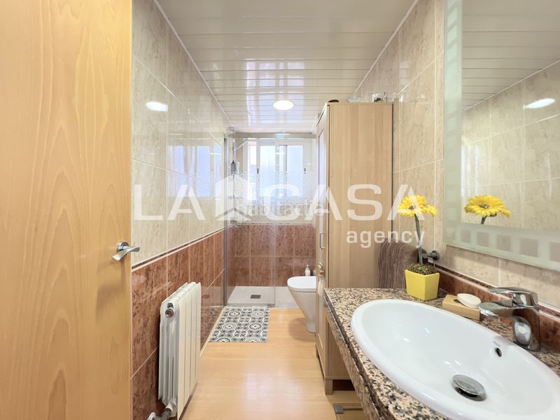 Foto e3006c11-3f76-45a9-b337-a9e81f36f0ac. Pis amb calefacció a Llefià Badalona