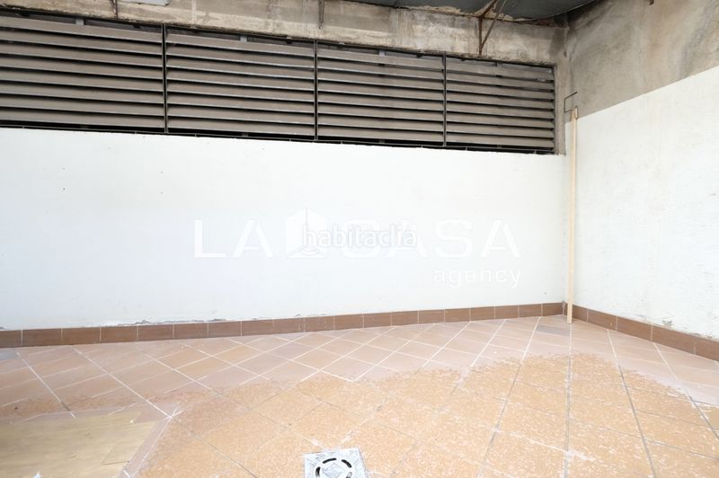 Foto af942ad9-e47b-4ce2-a303-92b6e2fa6c5a. Local comercial a Vilapicina - Torre Llobeta Barcelona