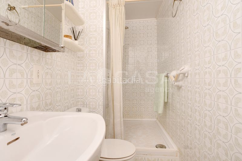 Foto a6d748ab-c5d4-4d0f-a229-2286e29ed8f4. Pis a Barri de les Corts Barcelona