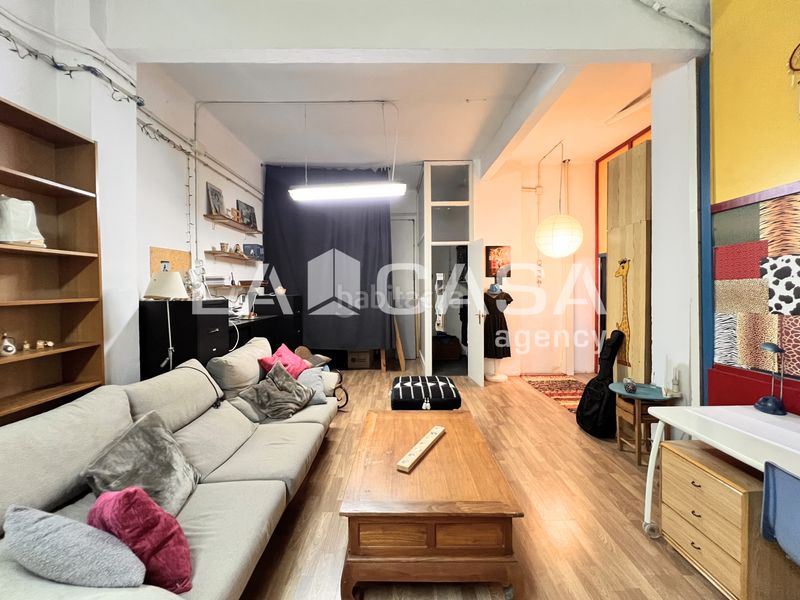 Foto c17e697f-1957-4c97-9ac8-ead65588dbc4. Local comercial a Centre Badalona