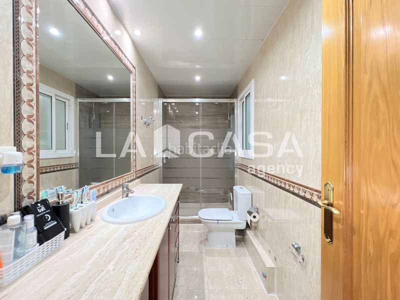 Foto fe023815-7c54-48a9-82fe-9eee92b0c090. Pis a La Salut Badalona