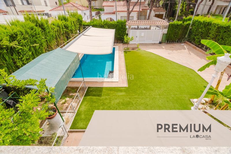 Foto a5ce3bd3-6a9a-46da-877f-0294eea66111. Casa amb aparcament piscina a La Pineda Castelldefels
