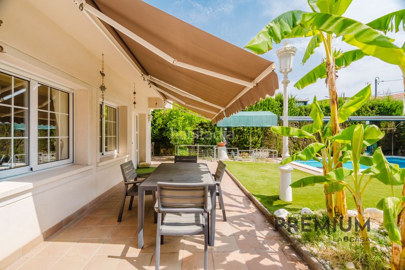 Foto b8603335-f231-4706-a1c3-2454cd48e924. Casa amb aparcament piscina a La Pineda Castelldefels