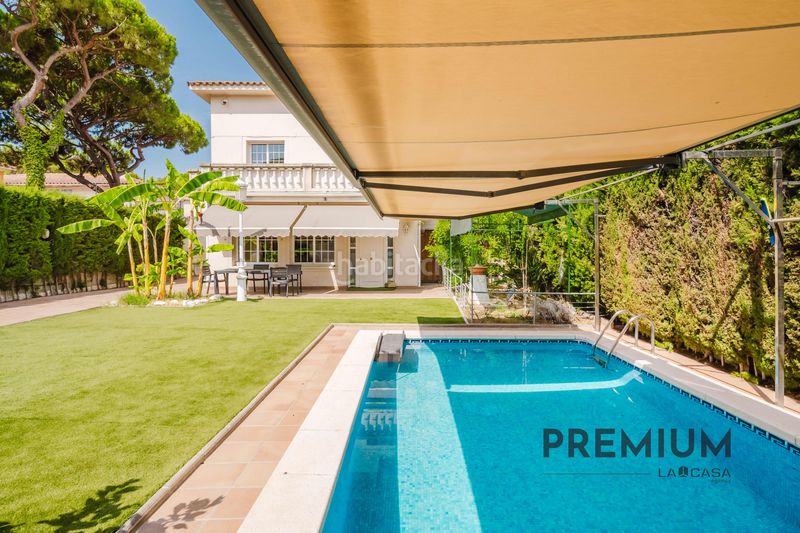 Foto c3049c1c-8d4b-4bd8-b48c-b4b59fa66a05. Casa amb aparcament piscina a La Pineda Castelldefels