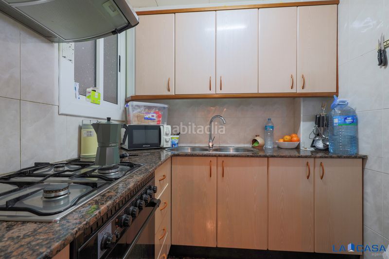 Foto cc581433-066c-4db9-96dc-6e37da2ce82c. Pis a Raval Barcelona