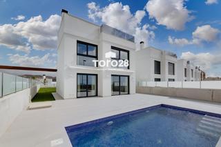 Casa adossada a Bonalba-Cotoveta. Villa ceerca de bonalba golf