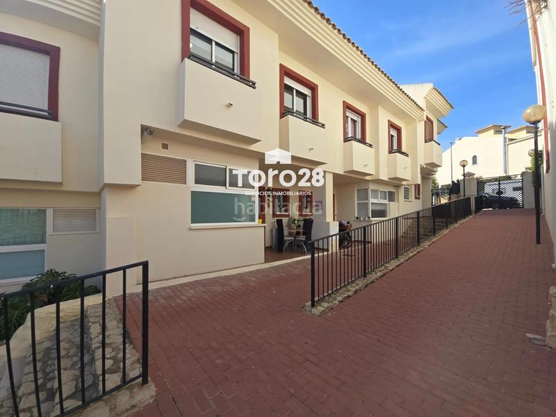 Foto a8d34360-73b9-4ce0-833c-5338b51ef1ea. Casa adossada amb calefacció aparcament piscina a Monforte del Cid