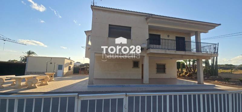 Foto 134edaae-8620-4584-98cf-6a64c7dd8fcf. Xalet amb calefacció aparcament piscina a Valverde Elche / Elx