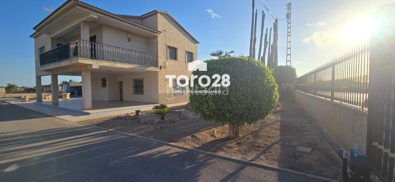 Foto 41ae2e2f-3882-4baa-80ca-f96e3a8d0182. Xalet amb calefacció aparcament piscina a Valverde Elche / Elx