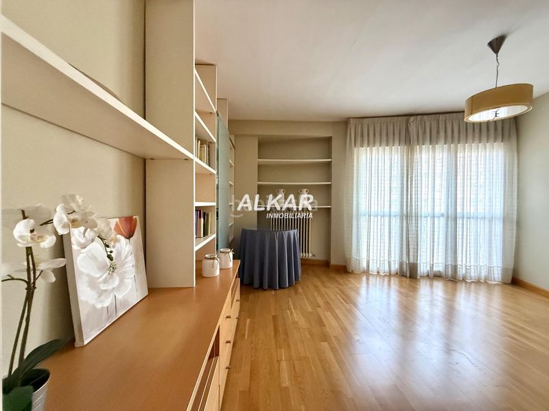 Foto 671d67f8-3c7e-41a7-a7d3-2f7a6d13e427. Pis amb aparcament a Griseras - Gardachales Tudela