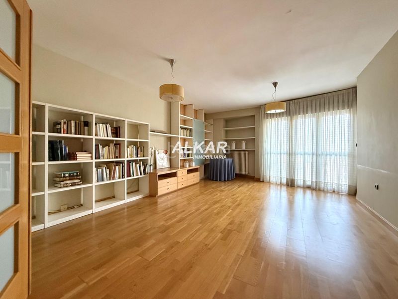 Foto 945578af-41de-4967-ba0f-f13ebac36d81. Pis amb aparcament a Griseras - Gardachales Tudela