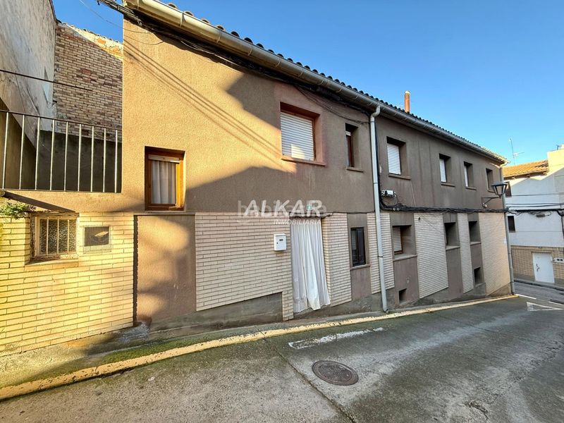 Foto 1f271a15-39ff-4e27-8514-34ae2c77dc13. Casa amb aparcament a Cascante