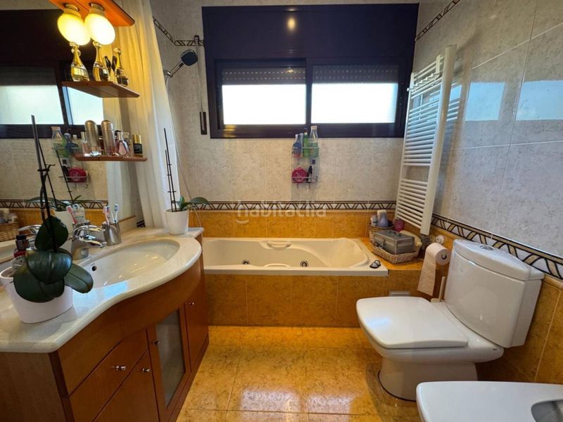 Foto 8d404617-94a8-4640-a19f-6cd03a9c2326. Casa amb calefacció piscina a Vilanova del Vallès