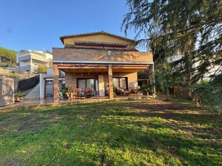 Casa a Vilanova del Vall�s. Venta de una espaciosa casa en vilanova del vall�s!