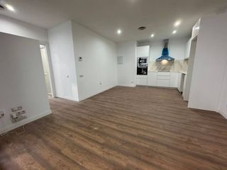 Pis  Avenida canovelles. Planta baja de obra nueva!!