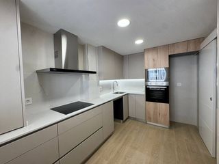 Location Triplex  Avenida sant esteve. Triplex en el centro con terraza y dos parquings!!